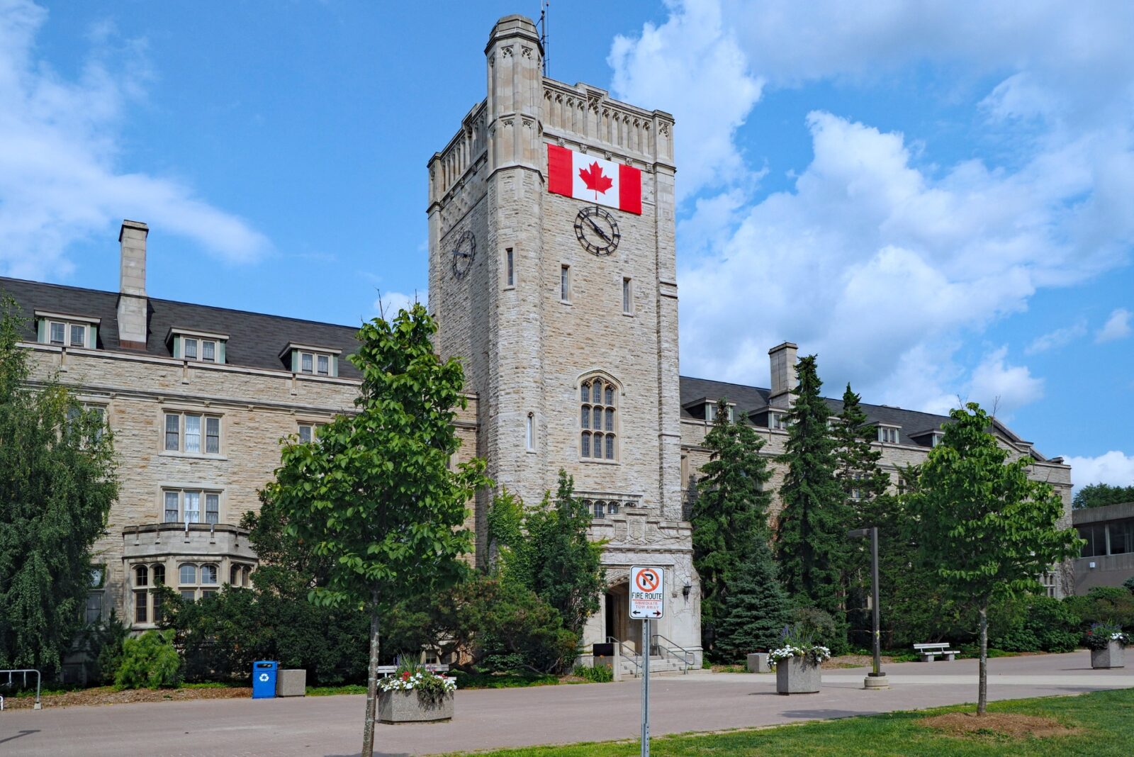 universidade canadense